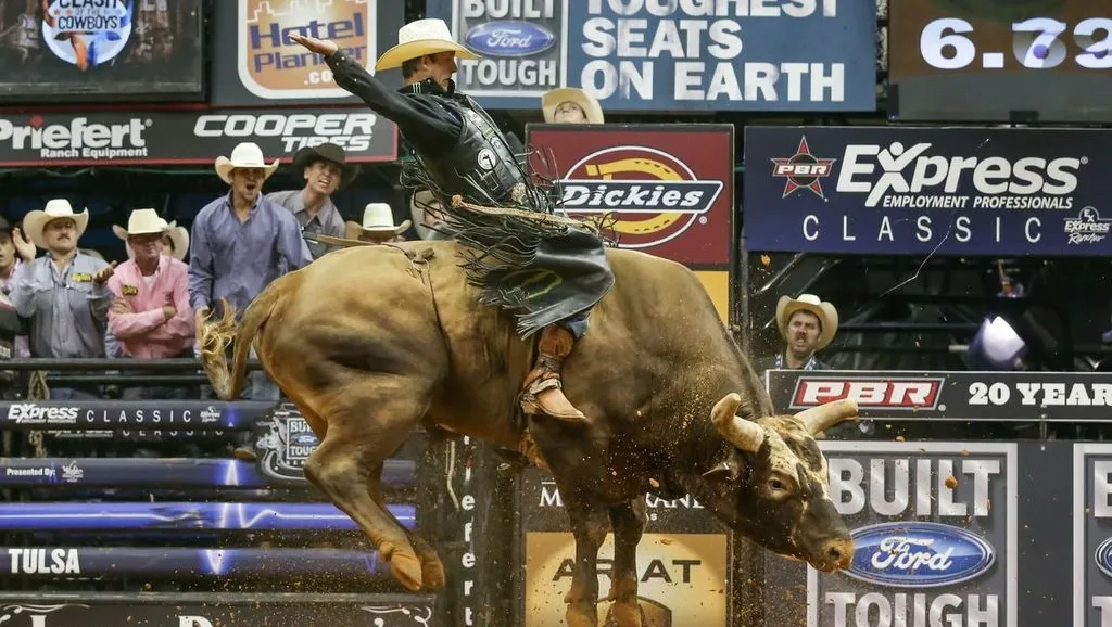 JB Mauney riding bull