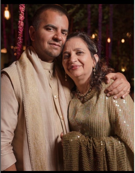 Bhavish Aggarwal with his Mother